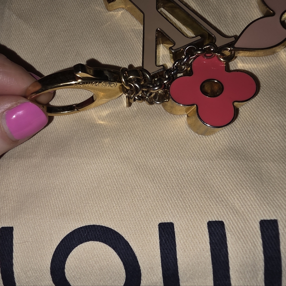Authentic Louis Vuitton Floral Pink and Gold Key Holder a solid pink color - Picture 13 of 16